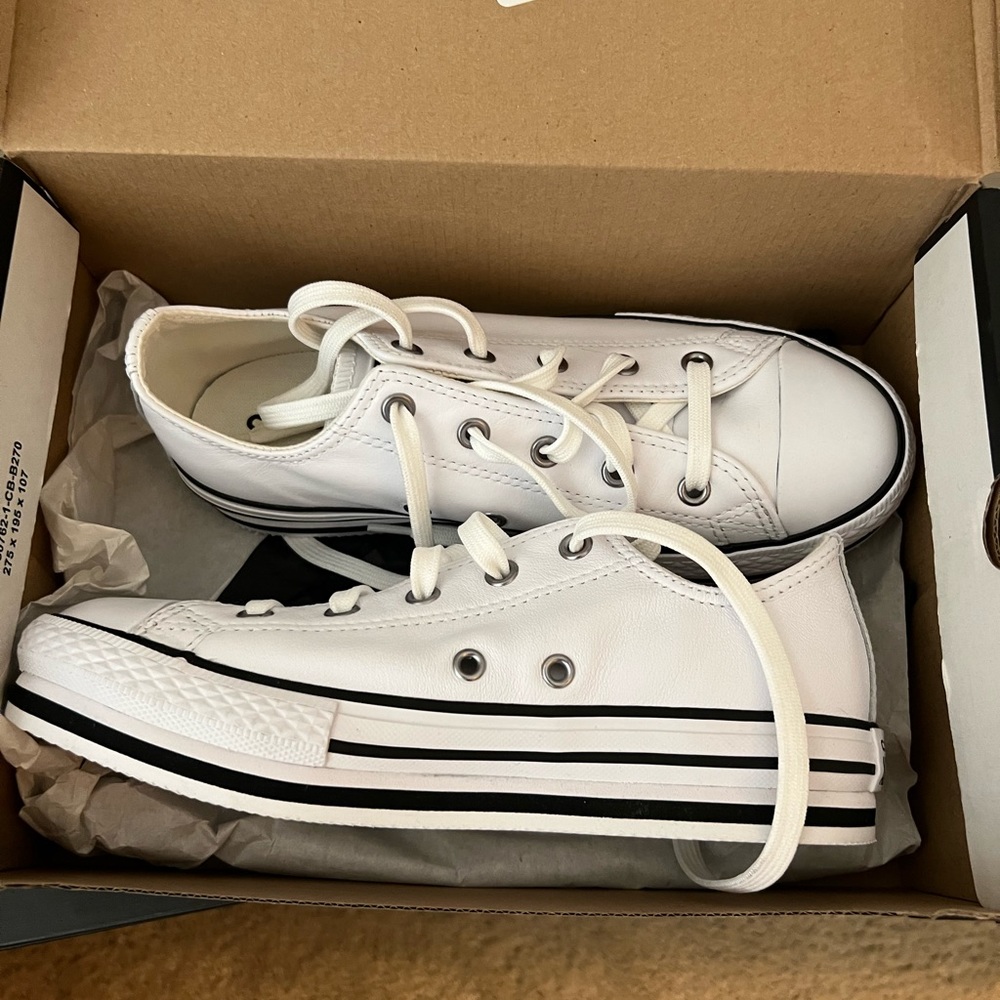 NWT platform Converse size 3
